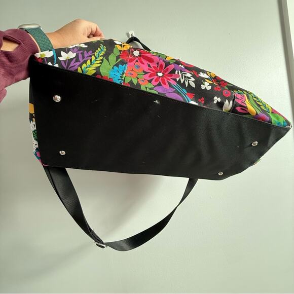 Vera Bradley | Lighten Up Large Travel Duffel Bag Field Flowers Black & Colorful - Picture 4 of 6